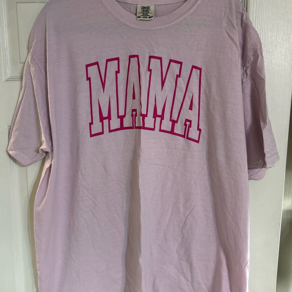 Comfort Colors Light Pink 'MAMA' Short Sleeve Tee
